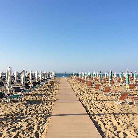Appartamenti Dora Bibione Exterior foto